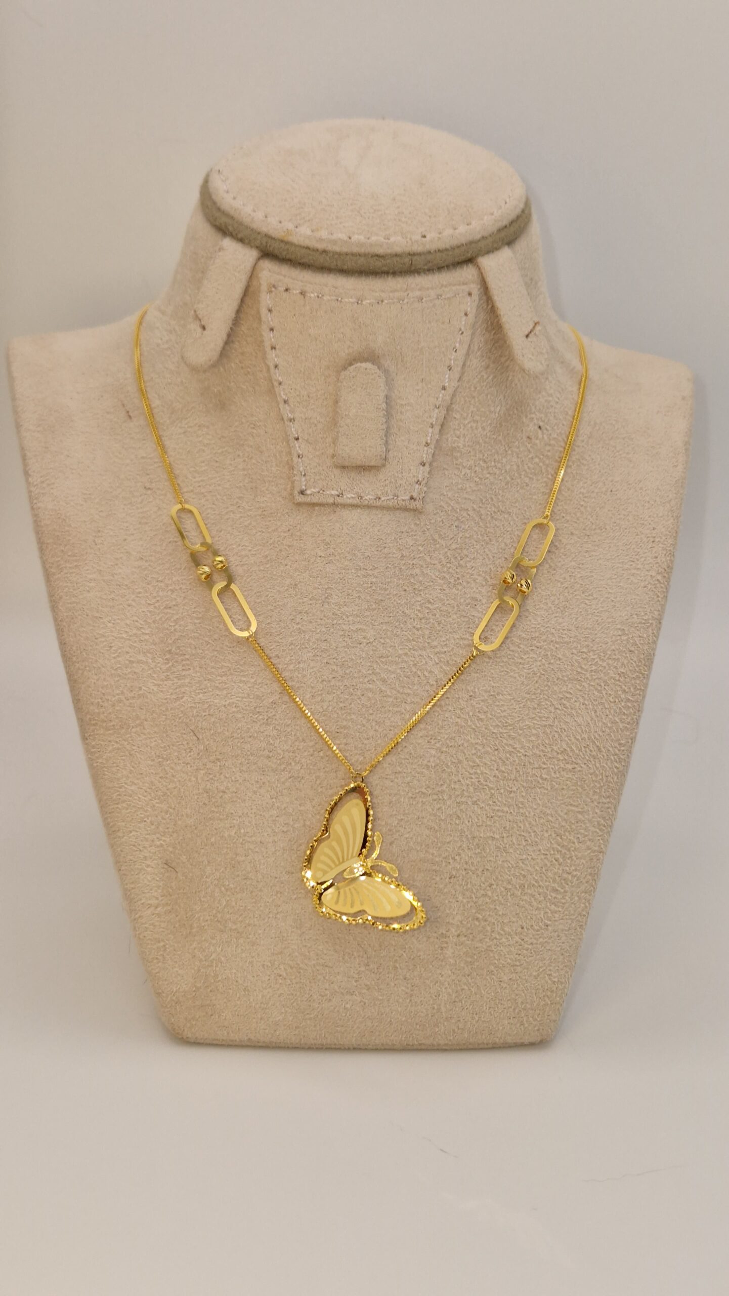 Halsband i 21k guld